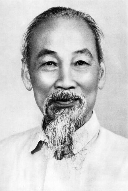 Nhà mẹ có ảnh Bác Hồ