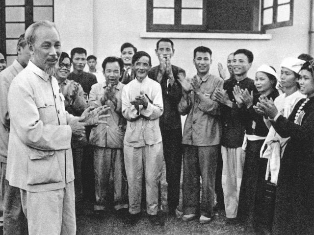 Hồ Chủ tịch nói chuyện với các anh hùng được tuyên dương 1955 (phần I)