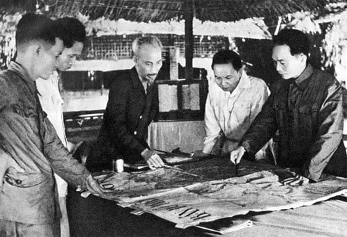 Bác Hồ ở chiến khu