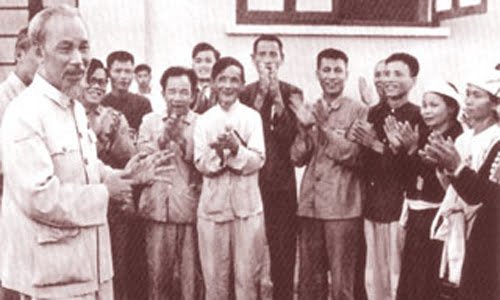 Chá»§ tá»ch Há» ChÃ­ Minh nÃ³i chuyá»n vá»i cÃ¡c Anh hÃ¹ng vÃ  chiáº¿n sÄ© thi Äua nÃ´ng nghiá»p (ngÃ y 27-5-1957). áº¢nh: SÆ°u táº§m