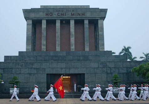 Phiên gác bên lăng Bác Hồ